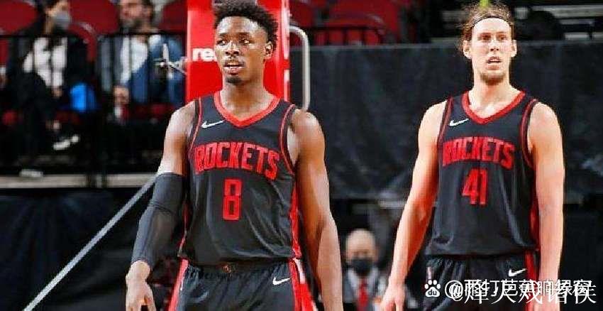 孙悦称字母哥不应离雄鹿，杨毅追问詹姆斯引热议